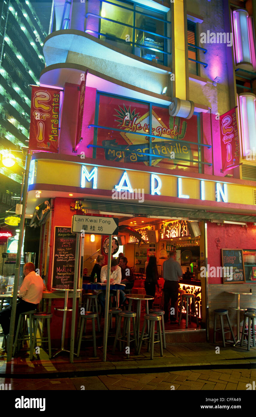 La Chine, Hong Kong, Central, bar typique dans la vie nocturne du quartier de Lan Kwai Fong Banque D'Images