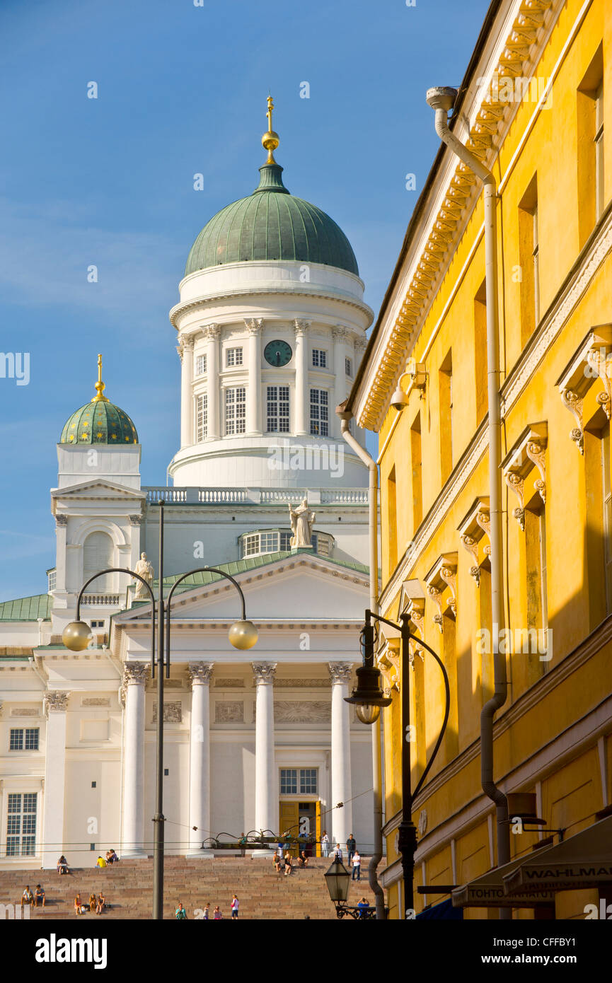 Vue vers la cathédrale luthérienne (Tuomiokirkko) à Helsinki en Finlande Banque D'Images