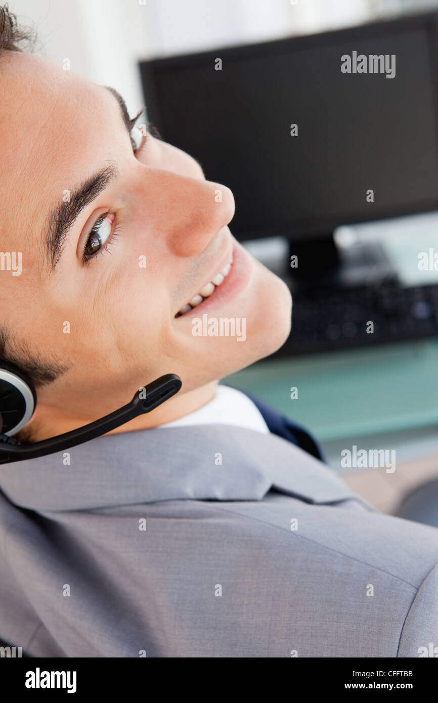 Portrait of a handsome businessman avec un casque Banque D'Images