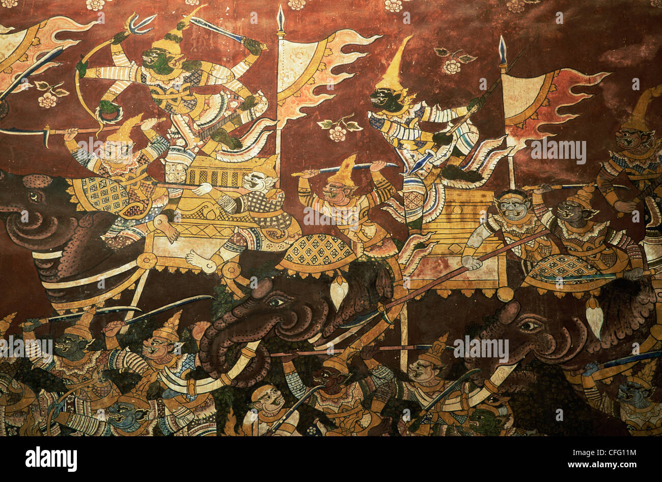 La Thaïlande, Phetchaburi, Wat Mahathat, mur des fresques murales représentant des scènes de bataille des éléphants de l'épique Ramakian Banque D'Images