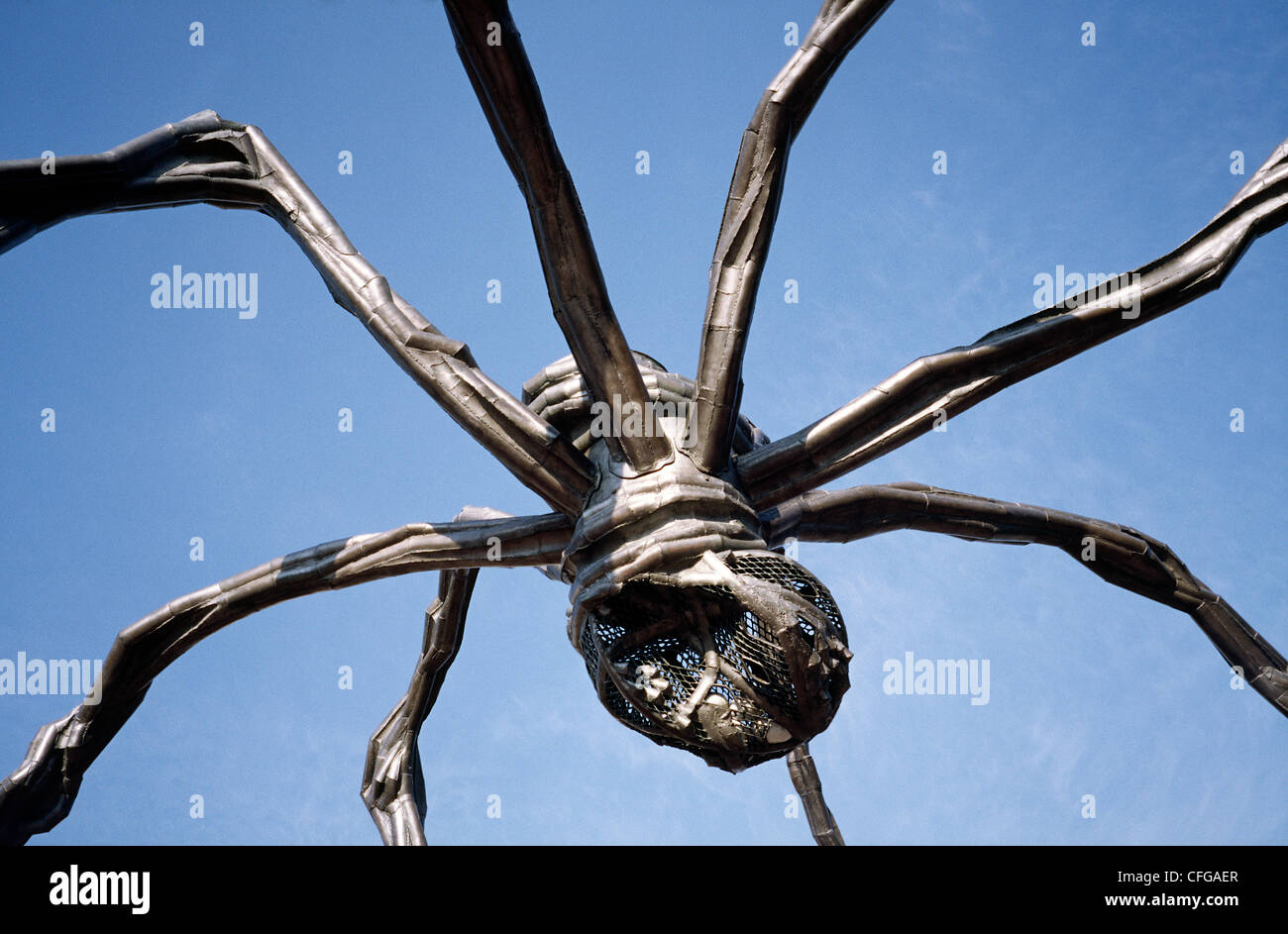 Louise Bourgeois sculpture en bronze maman (1999) à l'extérieur de la Kunsthalle de Hambourg. Banque D'Images