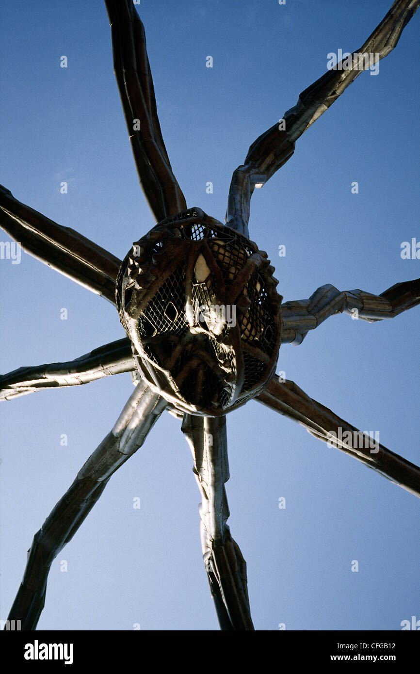 Louise Bourgeois sculpture en bronze maman (1999) à l'extérieur de la Kunsthalle de Hambourg. Banque D'Images