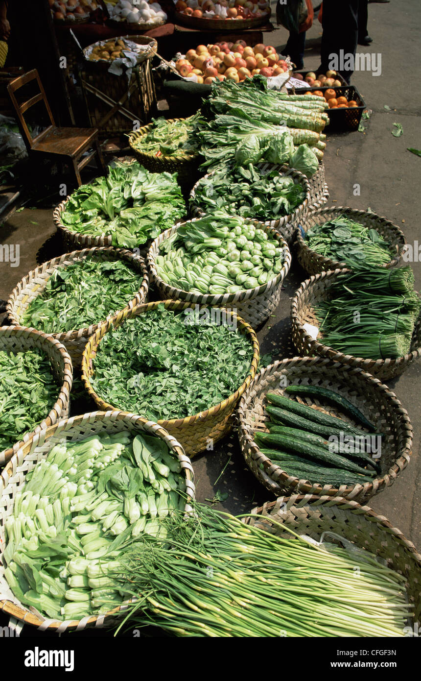 La Chine, Shanghai, Xiangyang Street Market, Légumes chinois Banque D'Images