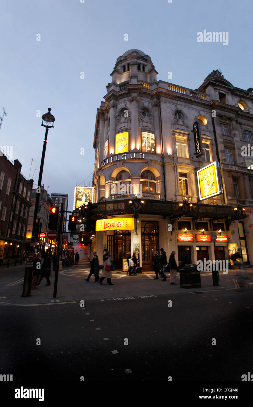 Le Stitch in Time au Gielgud Theatre de Shaftesbury Avenue dans le West End de Londres Banque D'Images