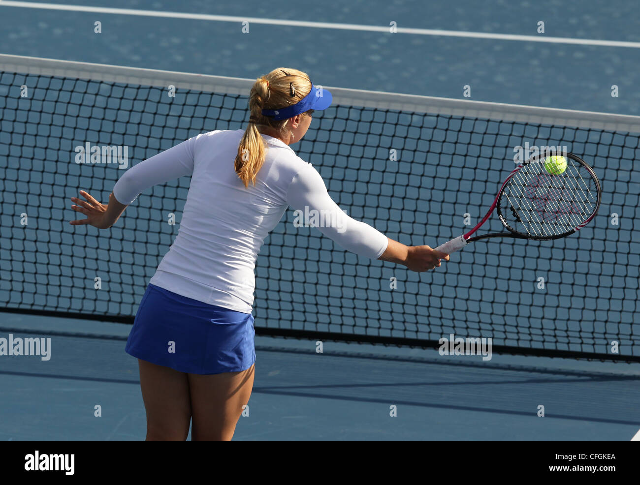 Joueur de tennis Sabine Lisicki (GER) jouant une salve sur le net Banque D'Images Joueur de tennis Sabine Lisicki (GER) jouant une salve sur le net Banque D'Images