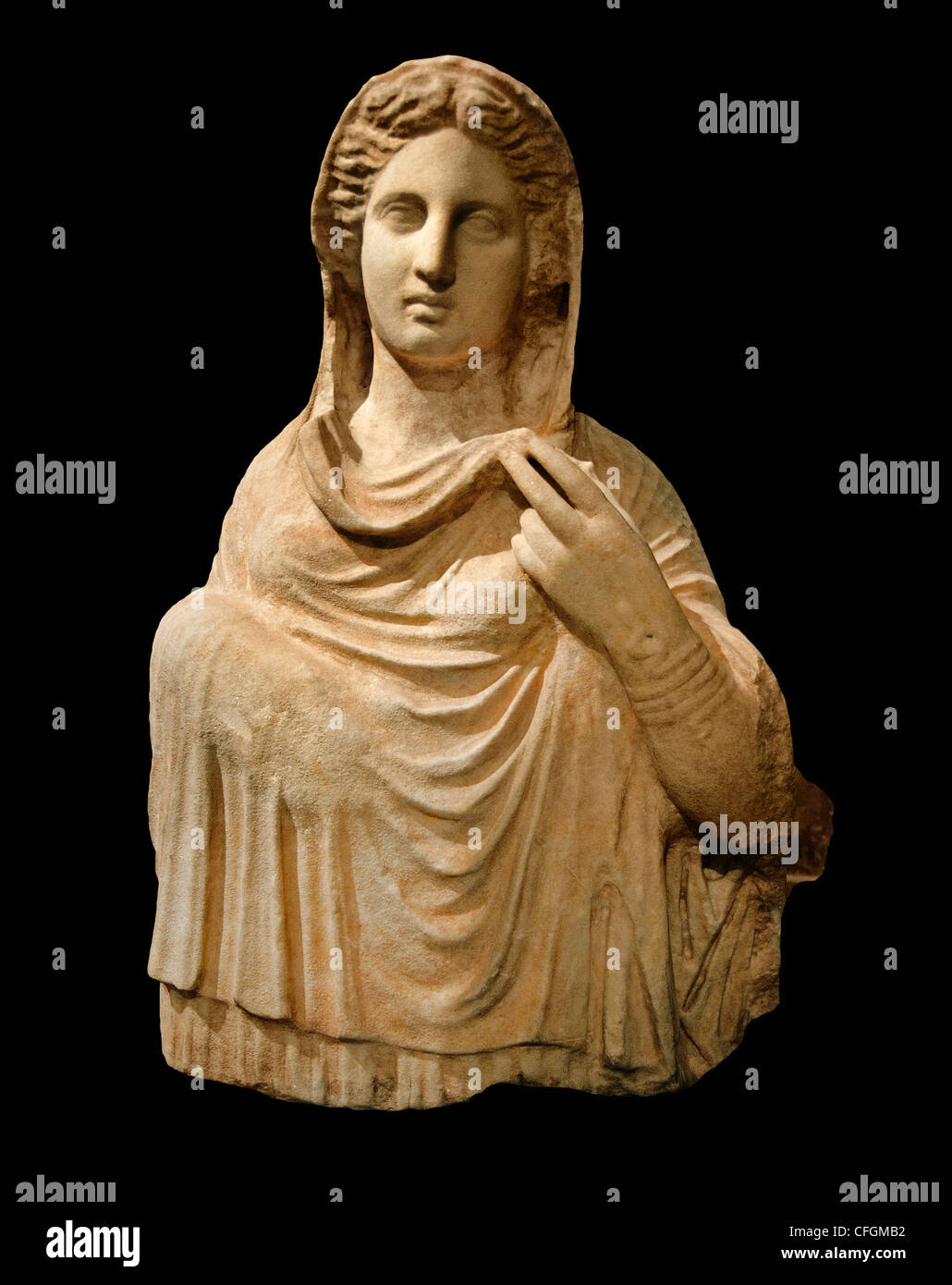 Femme drapée buste funéraire de la période classique tardive 349 BC Cyrène ville grecque La Libye Banque D'Images
