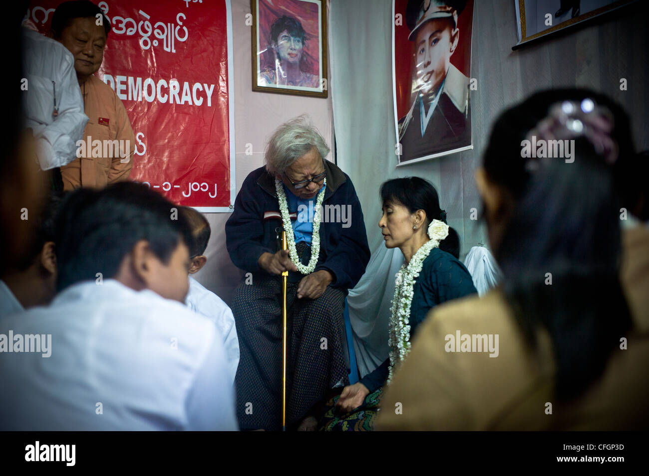 Aung San Suu Kyi rencontre des hauts représentants de la Ligue nationale pour la démocratie Banque D'Images