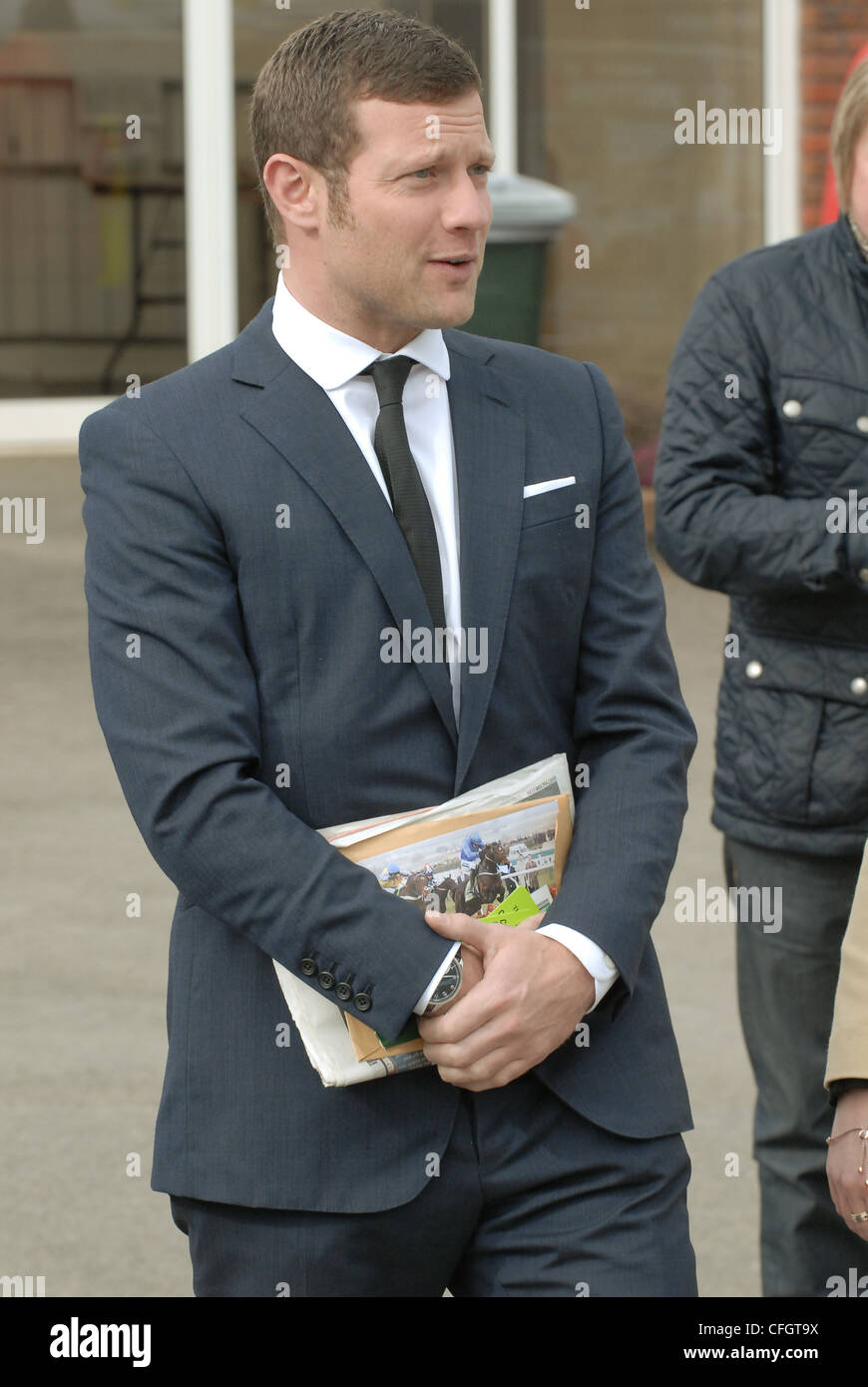 Dermot O'Leary au jour l'un des festival de Cheltenham Gold Cup l'Hippodrome de Cheltenham Glos Banque D'Images