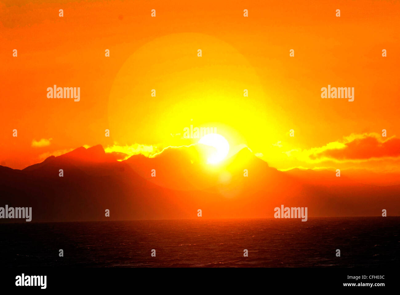 Norvège Lofoten coucher du soleil contre le mur des Lofoten Banque D'Images