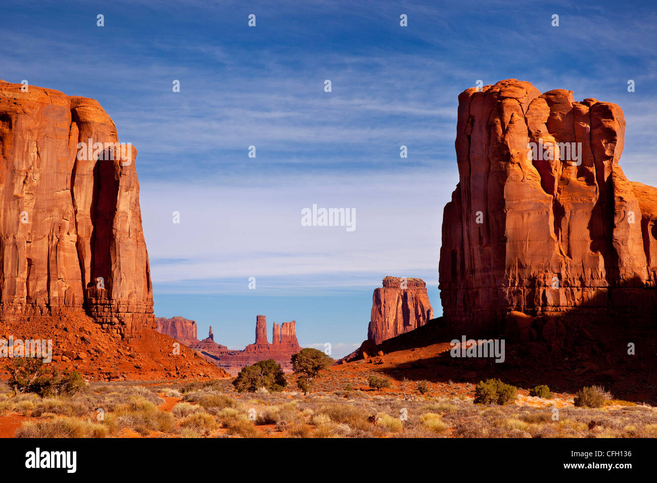 Vue à travers la fenêtre du Nord, Monument Valley, Arizona USA Banque D'Images