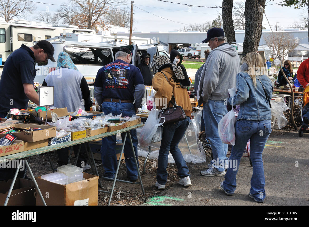 Premier lundi jours Commerce marché aux puces à Canton, Ohio, USA - Le plus ancien et le plus grand marché aux puces aux Etats-Unis Banque D'Images Premier lundi jours Commerce marché aux puces à Canton, Ohio, USA - Le plus ancien et le plus grand marché aux puces aux Etats-Unis Banque D'Images