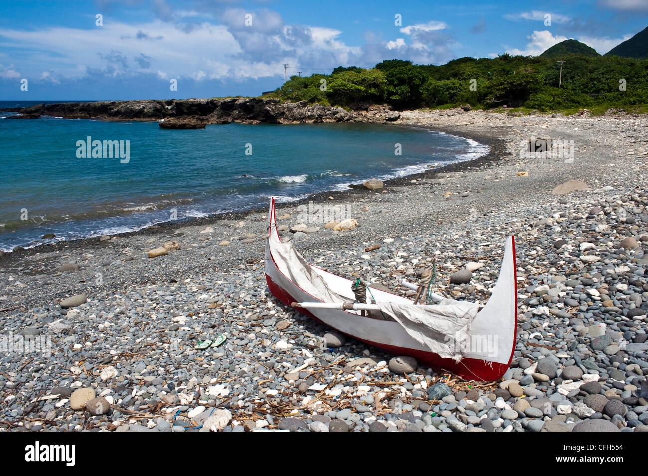 Yami traditionnel canoë sur la plage, Lanyu (Orchid Island), Taiwan Banque D'Images
