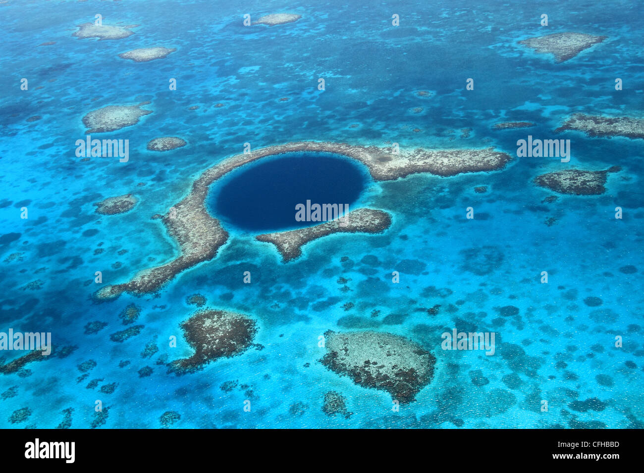 Grand trou bleu, un système de sous-marin, s'est effondré, Lighthouse Reef, Mesoamerican Barrier Reef, Belize, Caraïbes, Amérique Centrale Banque D'Images