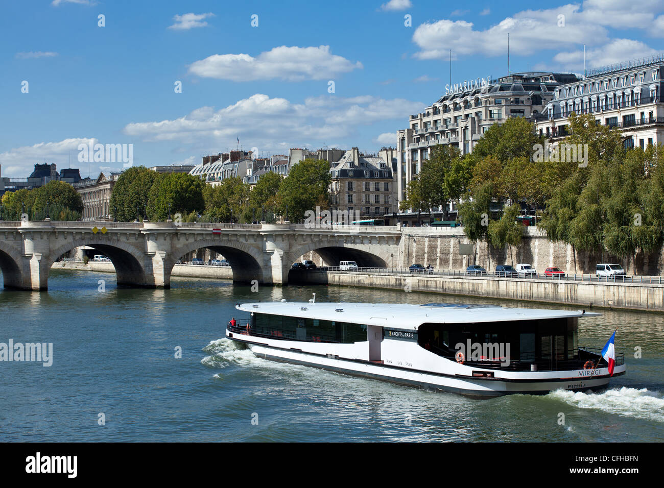 Bateau mouche paris Banque de photographies et d’images à haute