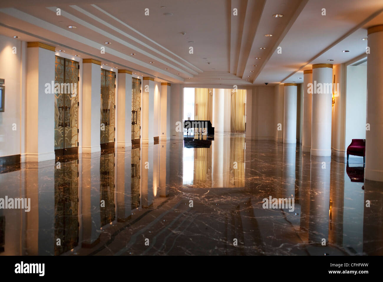 Les murs intérieurs de Penninsula Hotel Shanghai Banque D'Images