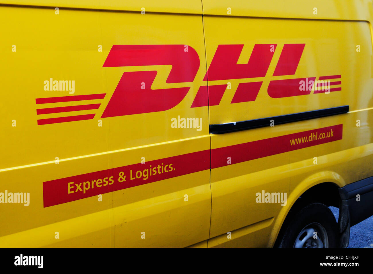 Livraison DHL Van, Cambridge, England, UK Banque D'Images