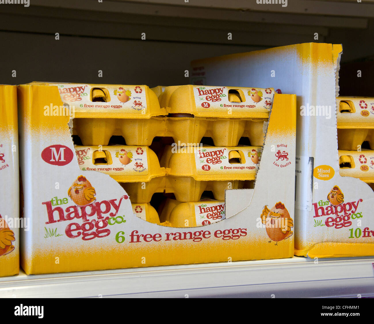 Boîtes d'œufs de poules élevées en toute sécurité avec une assurance ' ' dans un supermarché au Royaume-Uni Banque D'Images