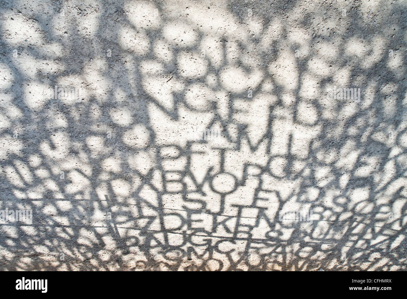 Jaume Plensa scrabble comme oeuvre d'art (couleurs) à l'Yorkshire Sculpture Park, Wakefield Banque D'Images