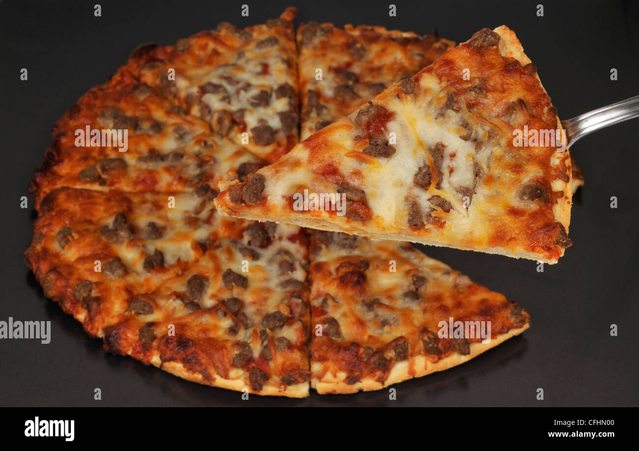 Pizza aux boulettes de fromage et sauce tomate Banque D'Images