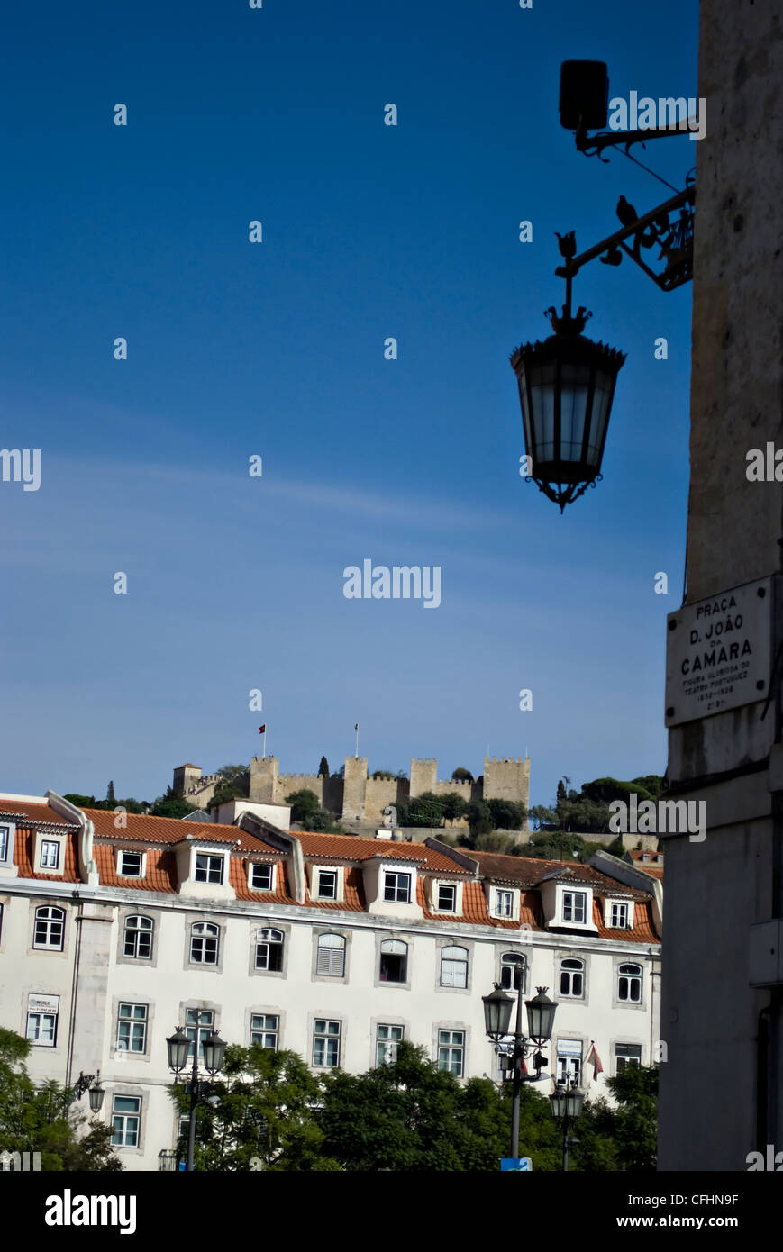 Vue sur le château de Saint George, Castelo Sao Jorge, prises dans le quartier de Rossio, le centre de Lisbonne, Portugal, Europe Banque D'Images