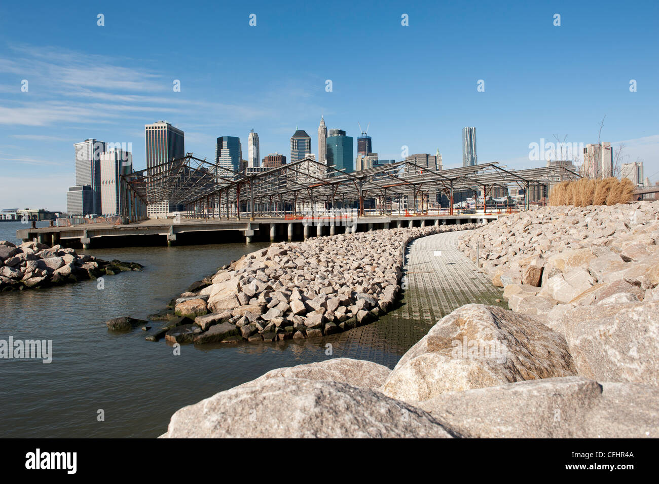 Vue sur Manhattan de Brooklyn Bridge Park, Brooklyn, New York, USA Banque D'Images