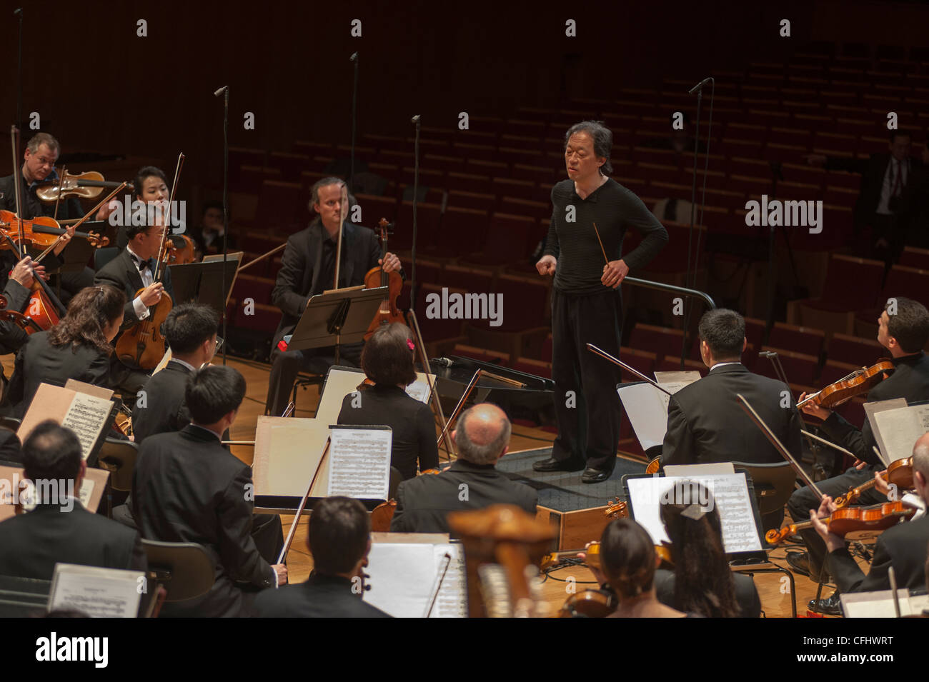 Paris, France, Orchestre symphonique de Corée du Nord 'l'Orchestre Unhasu'  avec 'l'Orchestre Philharmonique de radio France', se produisent Premier  concert en Europe, sous le relais du célèbre chef d'orchestre sud-coréen  Chung Myung-Whun,