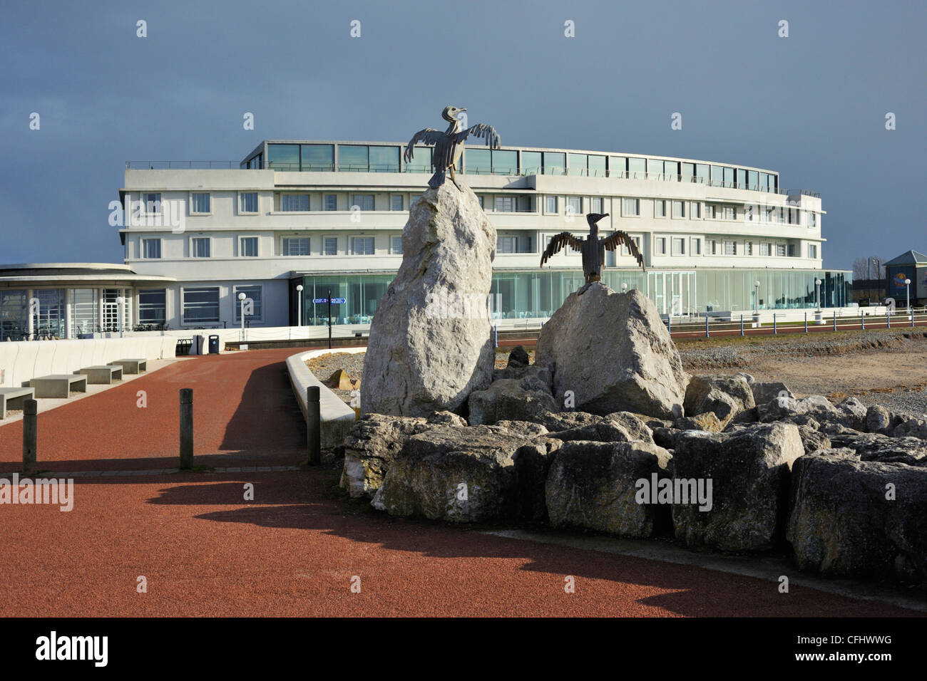 Hôtel Midland et la pierre jetée. Morecambe, Lancashire, Angleterre, Royaume-Uni, Europe. Banque D'Images