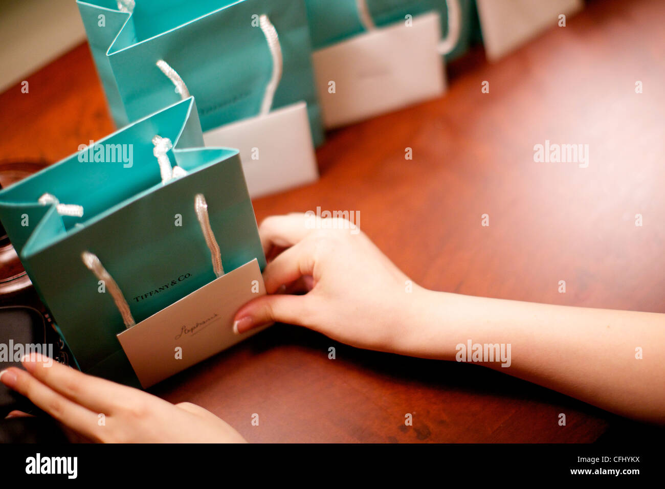 Tiffany and Company sacs bleus donné à un mariage en cadeau Banque D'Images