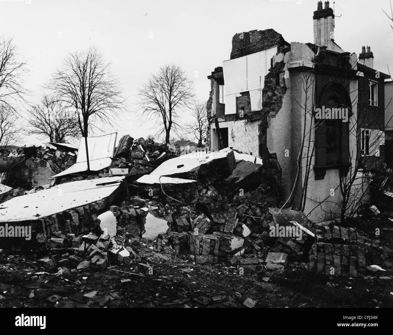 Démolition de maisons Cottage, Amos Lane, Wednesfield, c 1960. Démolition des bâtiments de l'orphelinat. Banque D'Images
