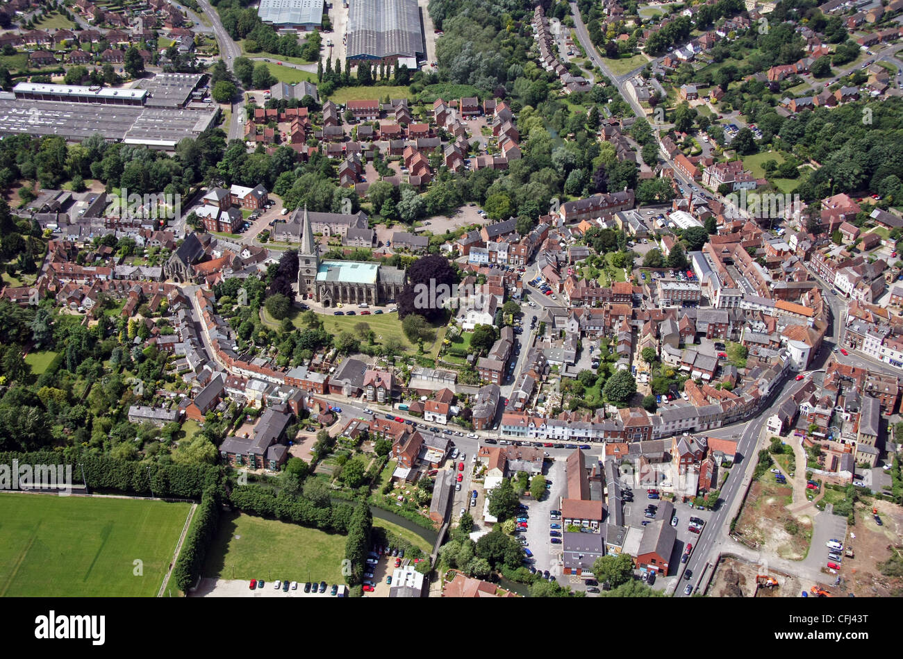 Vue aérienne du centre-ville de Buckingham, vue nord-ouest sur Bridge Street, Buckinghamshire Banque D'Images