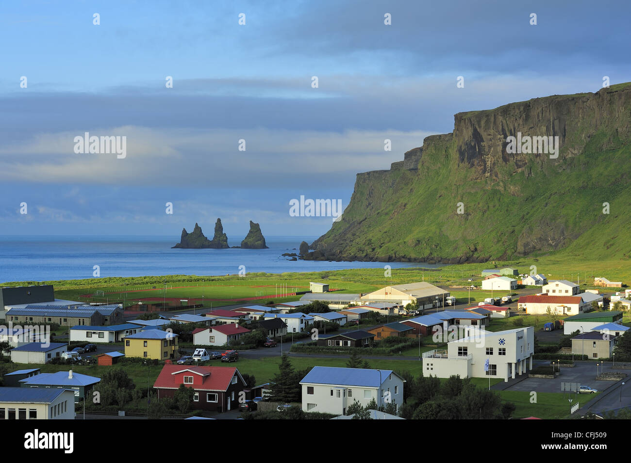 Vue de la ville de Vik, Islande Banque D'Images