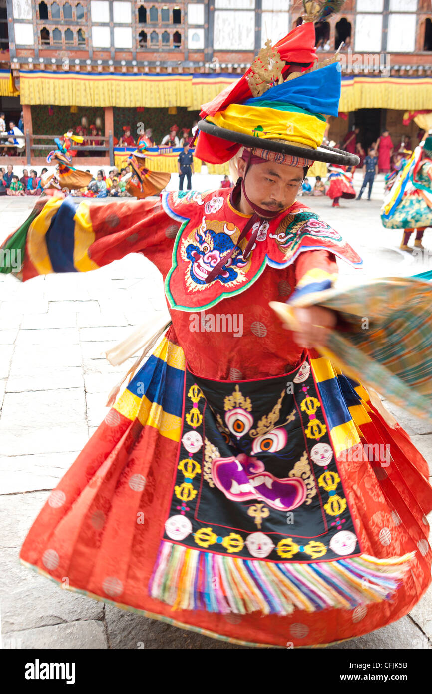 Les moines de Black Hat, danse traditionnelle Wangdue Phodrang (Wangdi), Bhoutan, Asie Banque D'Images