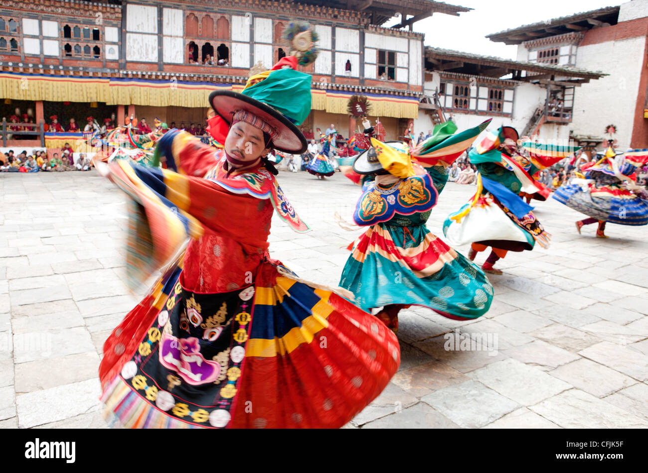 Les moines de Black Hat, danse traditionnelle Wangdue Phodrang (Wangdi), Bhoutan, Asie Banque D'Images