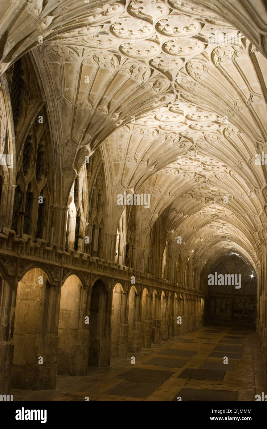 Cloîtres avec ventilateur au plafond voûté dans la cathédrale de Gloucester Banque D'Images