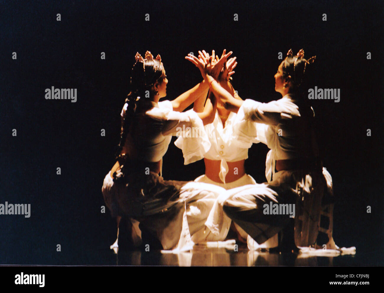 Danseurs indiens d'Afrique du Sud réalisée à Dance Factory à Johannesburg, la Province de Gauteng, Afrique du Sud. Photo par Watson Z Mcote Banque D'Images