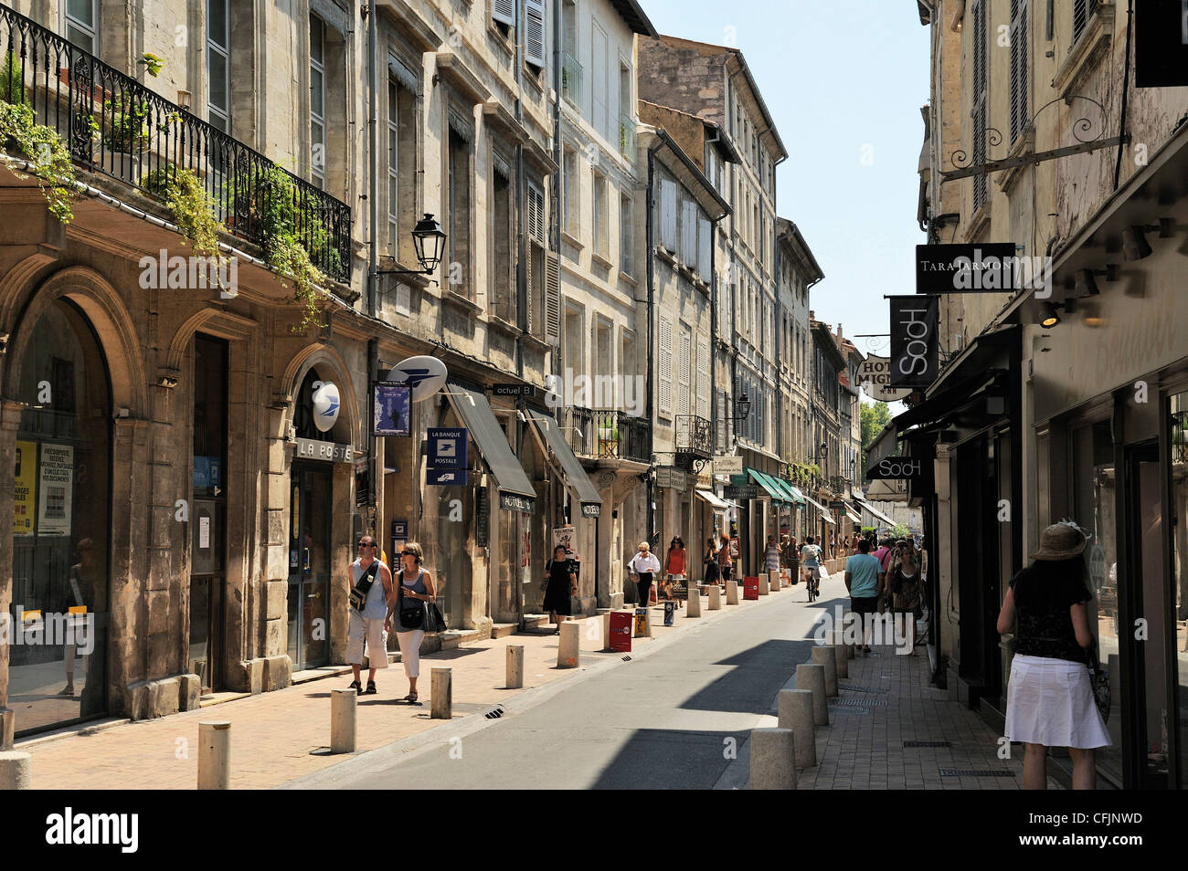 L'une des principales rues commerçantes, Avignon, Provence, France, Europe Banque D'Images