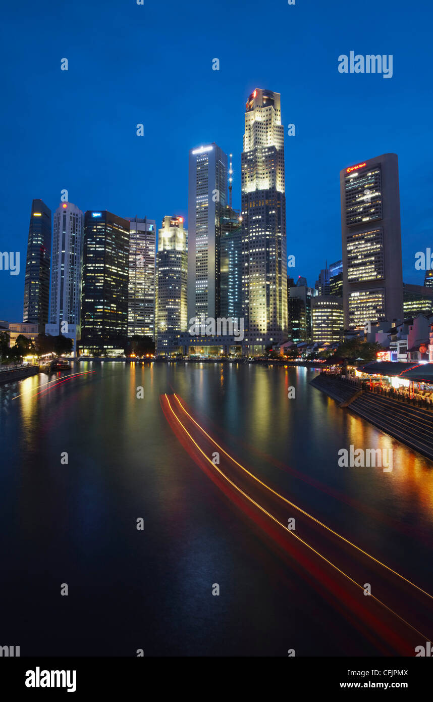 Gratte-ciel de Central Business District au crépuscule, à Singapour, en Asie du Sud-Est, l'Asie Banque D'Images