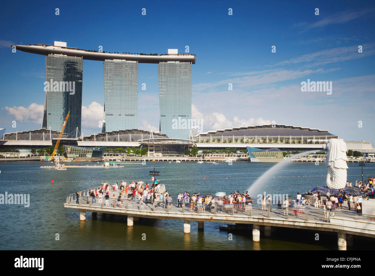 Statue du Merlion et Marina Bay Sands Hotel, Singapour, en Asie du Sud-Est, l'Asie Banque D'Images
