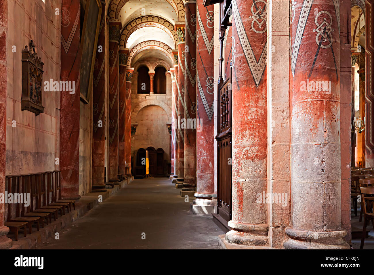 Abbatiale romane Saint-Austremoine église décorée, Issoire, Puy-de-Dôme, Auvergne, France Banque D'Images