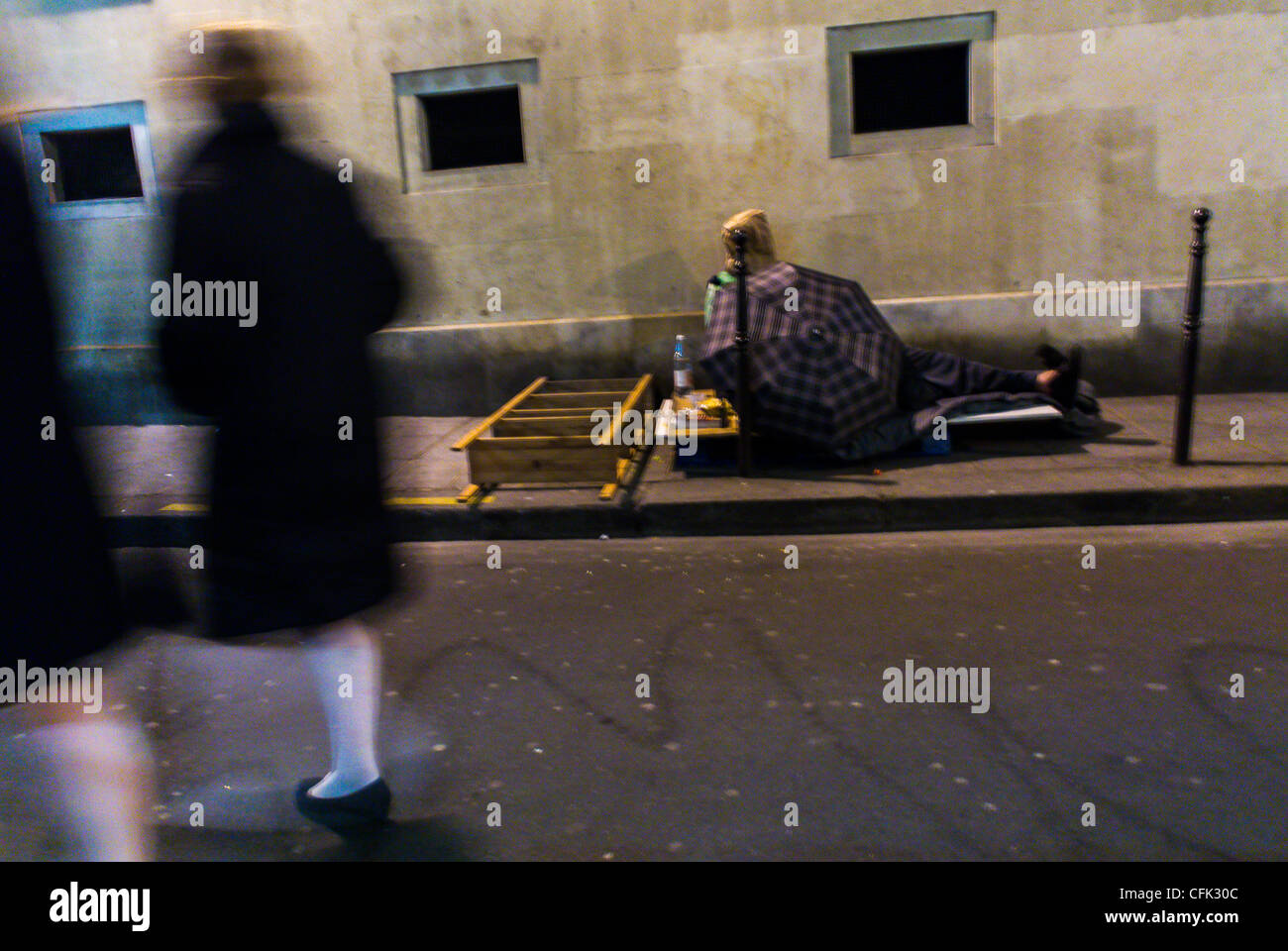 Paris, France, Camp d'installation sans-abri dans la rue dans un quartier riche, le Marais, la pauvreté urbaine, la crise de l'exclusion Banque D'Images