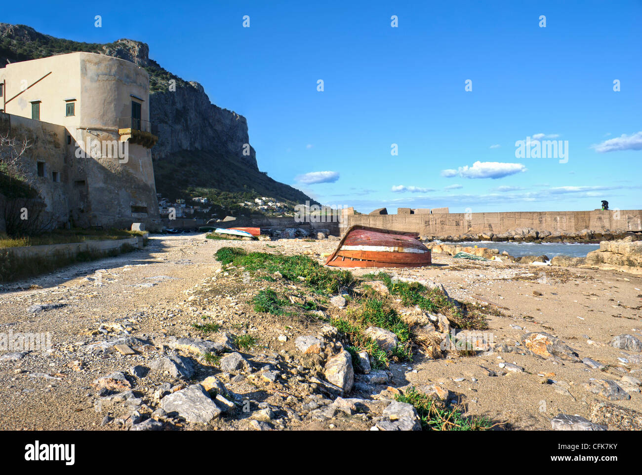Paysage de Palerme, Sicile- Arenella vieux bateaux. Banque D'Images