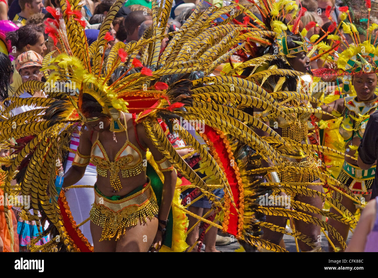 Les participants et les spectateurs à l'assemblée annuelle "St Paul" Afrikan-Caribbean défilé à Bristol, Royaume Uni Banque D'Images