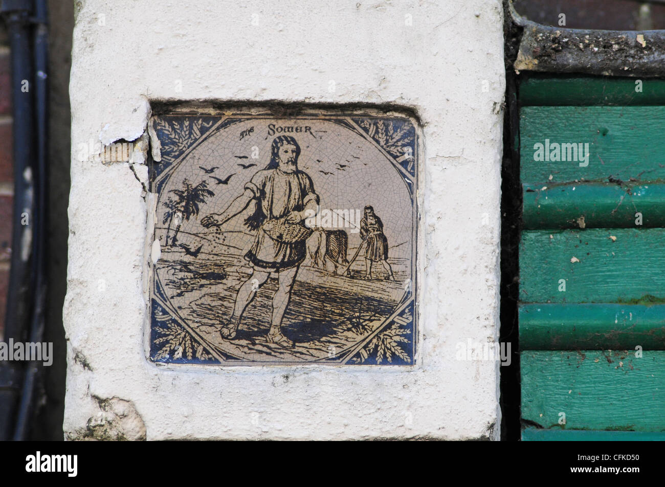 Minton tile placés au-dessus de shop qui était autrefois une boulangerie .Chichester. Parabole du Semeur. Banque D'Images