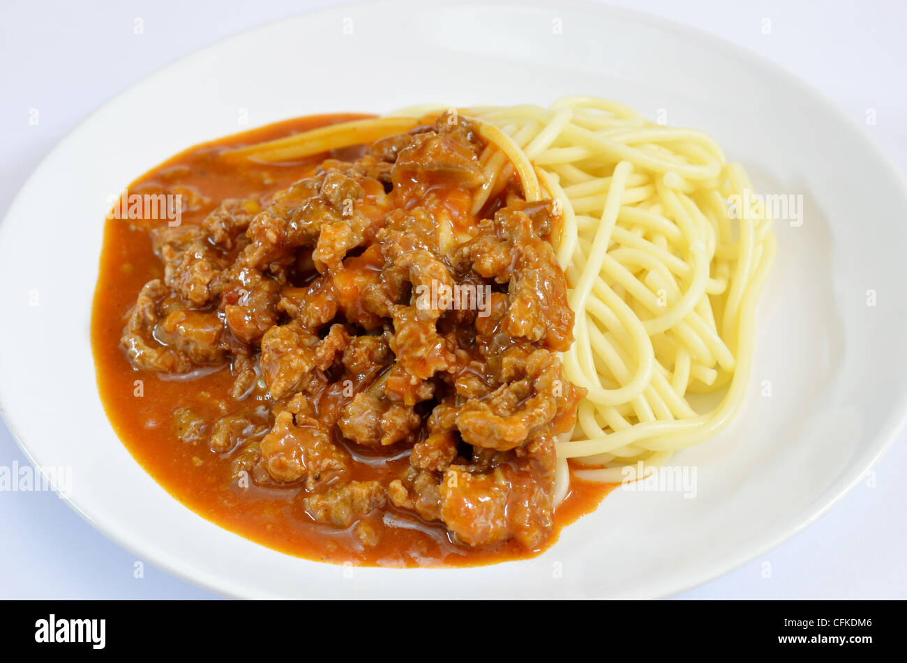 Spaghettis à la bolognaise est une cuisine populaire , spaghetti avec sauce tomate et viande bovine Banque D'Images