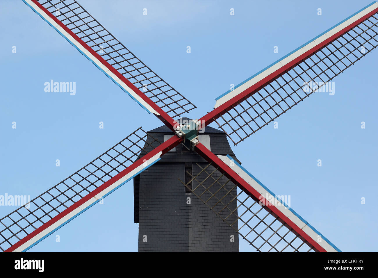 Les voiles d'un moulin désaffecté en bois à Bruges Banque D'Images