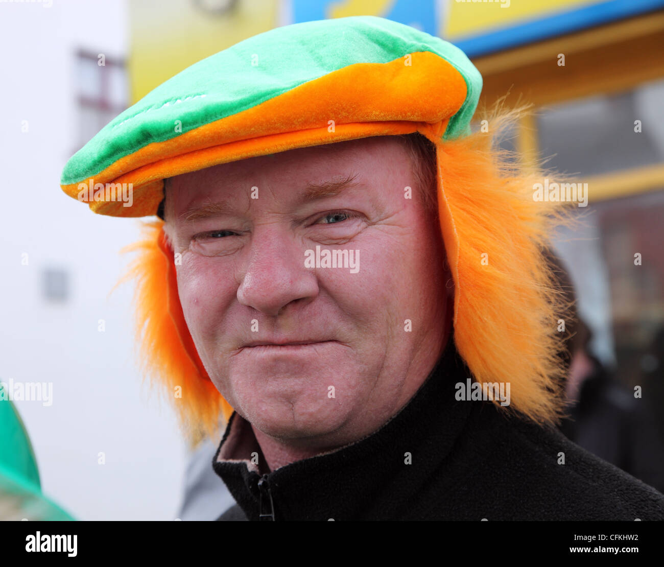 Irlandais profiter de la Parade de la St Patrick Banque D'Images