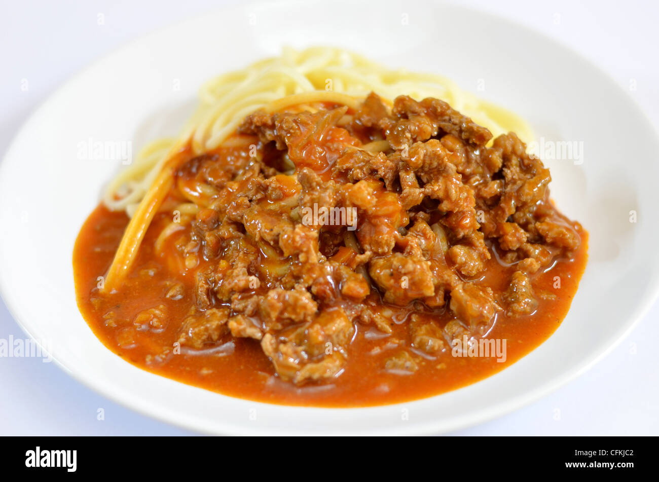 Spaghettis à la bolognaise est une cuisine populaire , spaghetti avec sauce tomate et viande bovine Banque D'Images