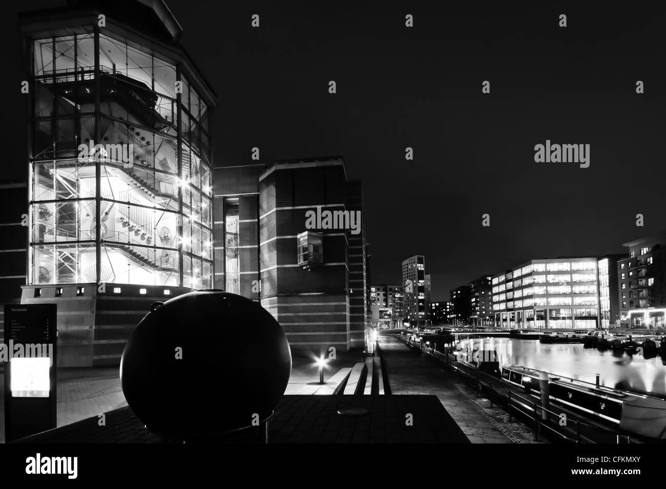 Le Royal Armouries après l'obscurité, Clarence Dock à Leeds Banque D'Images