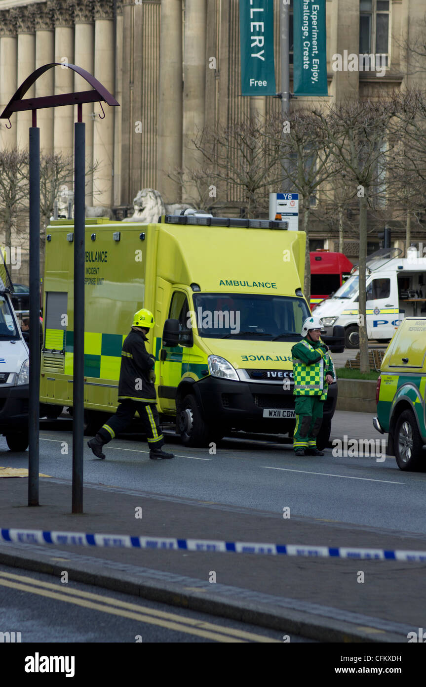 Yorkshire de l'Ouest Les services d'incendie et d'ambulance à un exercice d'entraînement en cas de catastrophe dans le centre-ville de Leeds Banque D'Images