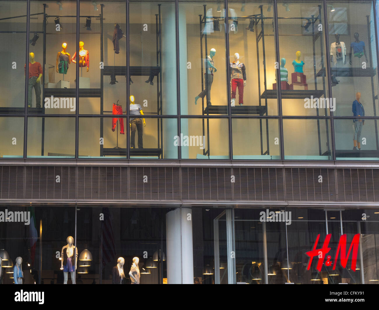 Magasin H & M à Times Square NYC Banque D'Images